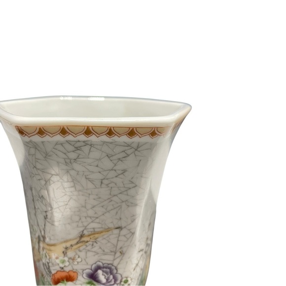 Fleurs De Chine Shafford Ceramic Vase features peasant birds and flowers 7.25T - Picture 9 of 12